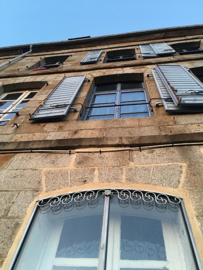 Mercier De Montigny - Les Chambres Du Beffroi - Spa Et Massage Fougeres Exterior photo