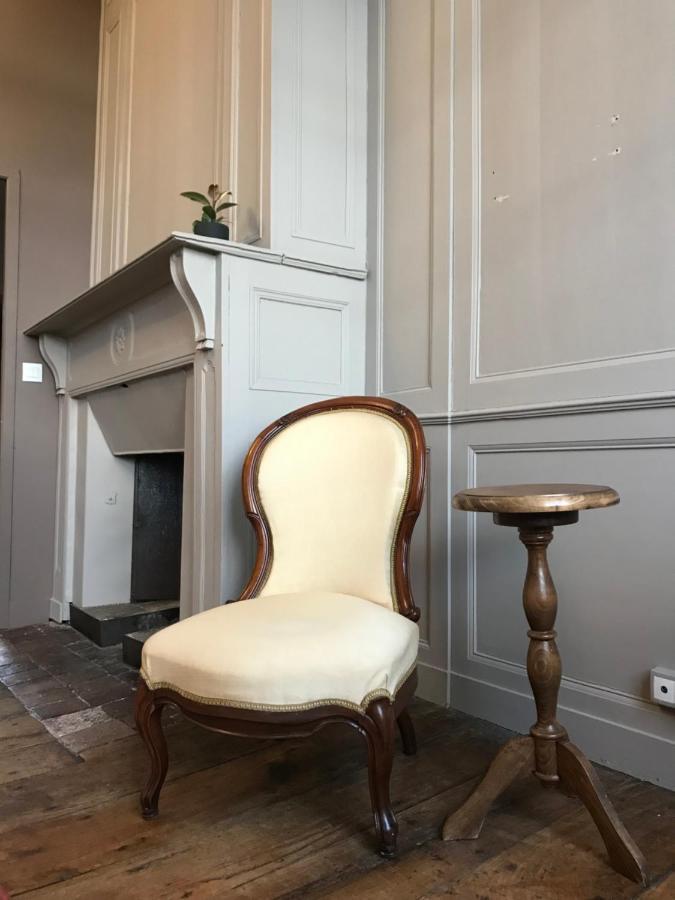 Mercier De Montigny - Les Chambres Du Beffroi - Spa Et Massage Fougeres Exterior photo
