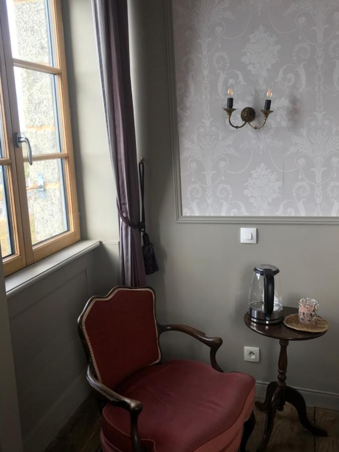 Mercier De Montigny - Les Chambres Du Beffroi - Spa Et Massage Fougeres Exterior photo