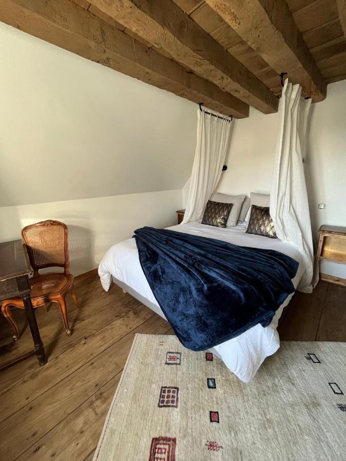 Mercier De Montigny - Les Chambres Du Beffroi - Spa Et Massage Fougeres Exterior photo